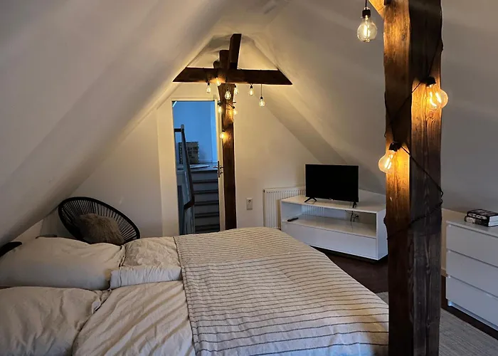 Charmante Dachgeschosswohnung In Lage