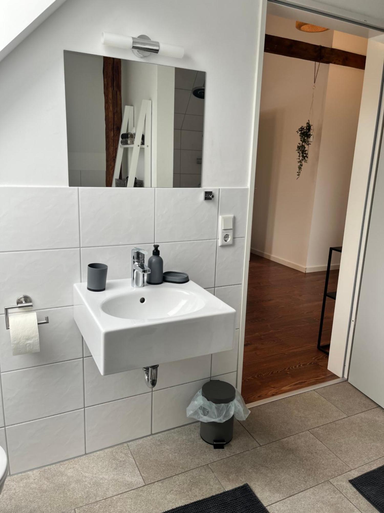 Charmante Dachgeschosswohnung In Lage *