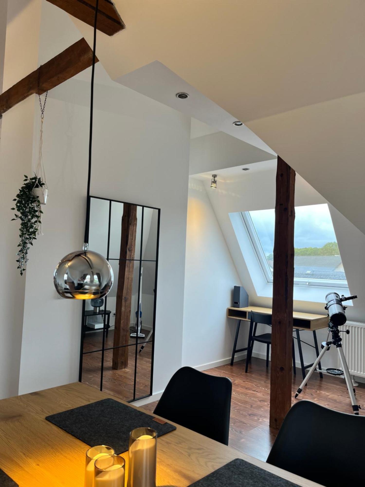 Charmante Dachgeschosswohnung In Lage Apartment