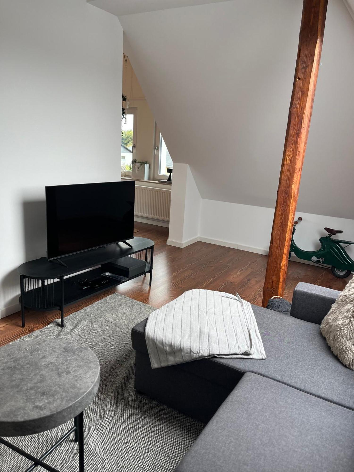 Charmante Dachgeschosswohnung In Lage Apartment
