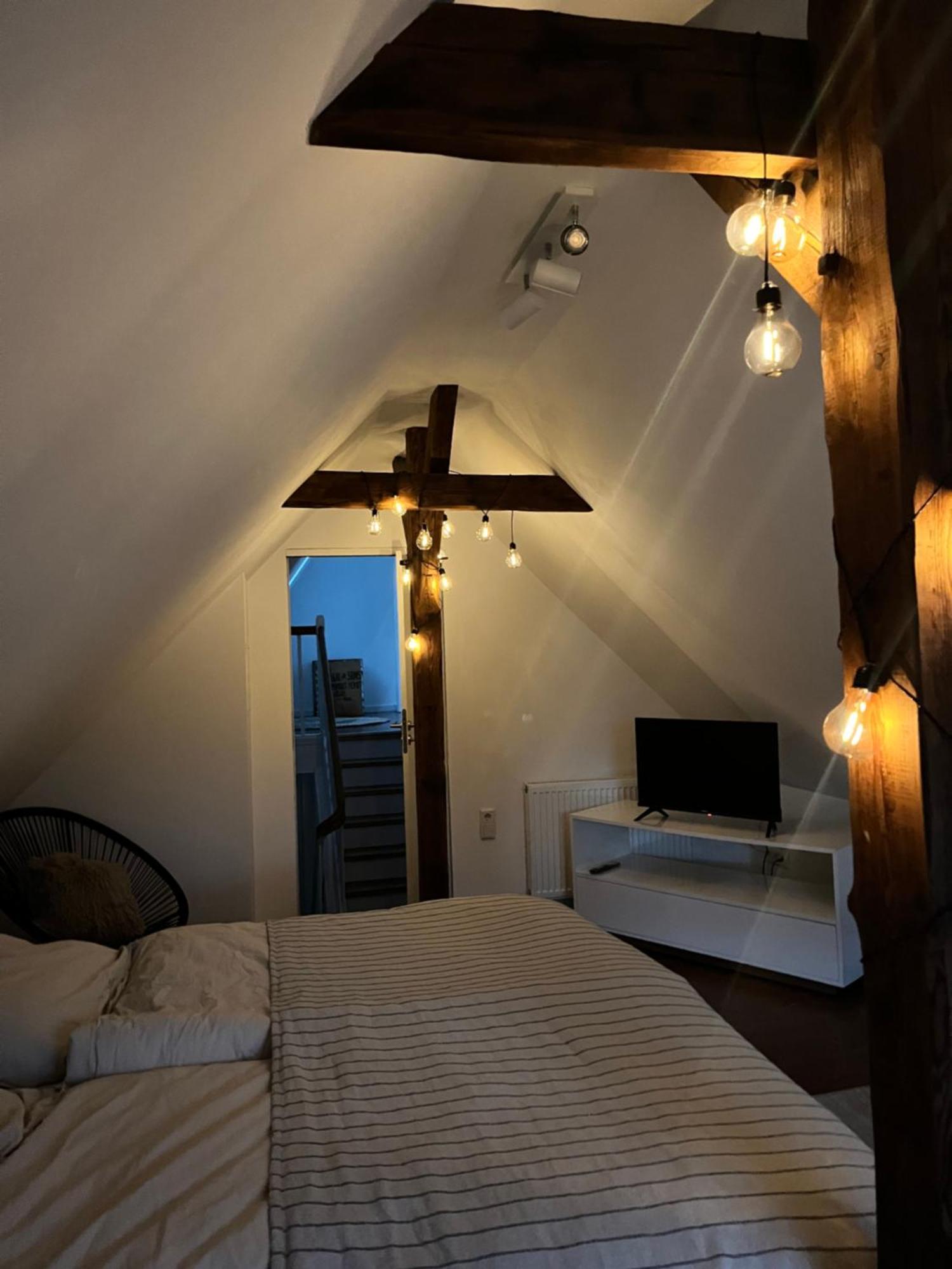 Charmante Dachgeschosswohnung In Lage Apartment